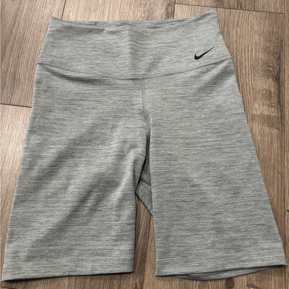 4 NIKE biker shorts gym shorts EUC AND NWT size XS - Picture 5 of 6